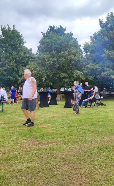 Barbecue au bord de l’eau pour une commune